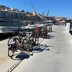 Nuitee A Bord De Danilou Un Voilier De 9.50m