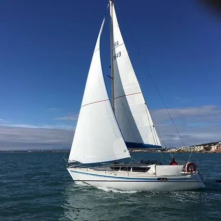 Botel Nuitee A Bord De Danilou Un Voilier De 9.50m *