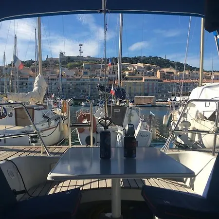 Nuitee A Bord De Danilou Un Voilier De 9.50m *