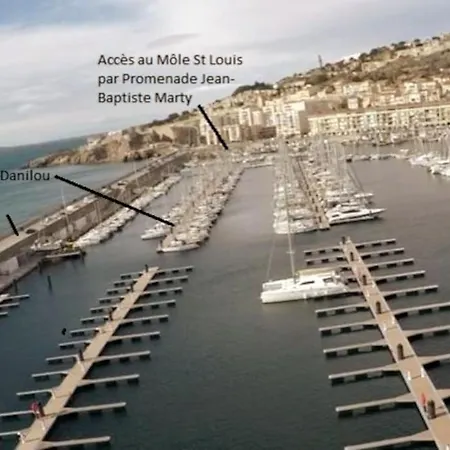 Nuitee A Bord De Danilou Un Voilier De 9.50m Båthotell *