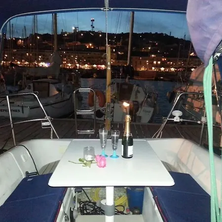 Nuitee A Bord De Danilou Un Voilier De 9.50m *