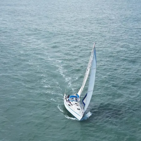 Båthotell Nuitee A Bord De Danilou Un Voilier De 9.50m