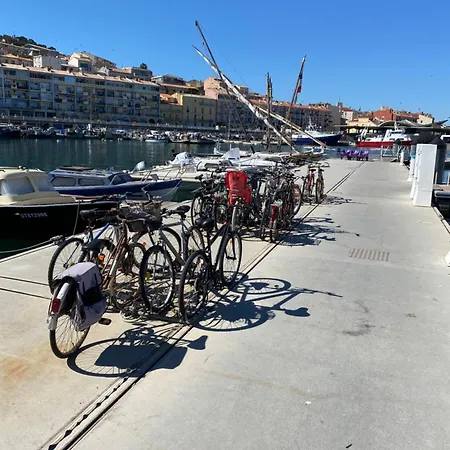 Nuitee A Bord De Danilou Un Voilier De 9.50m
