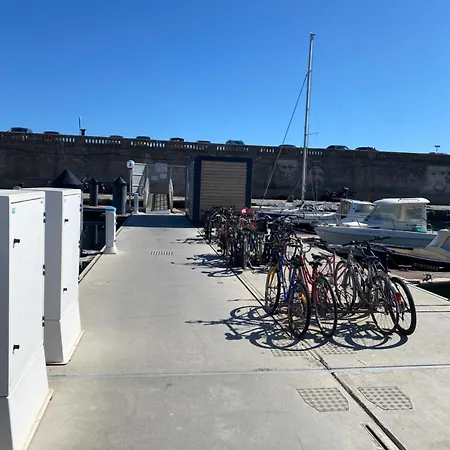 Nuitee A Bord De Danilou Un Voilier De 9.50m Botel Sete