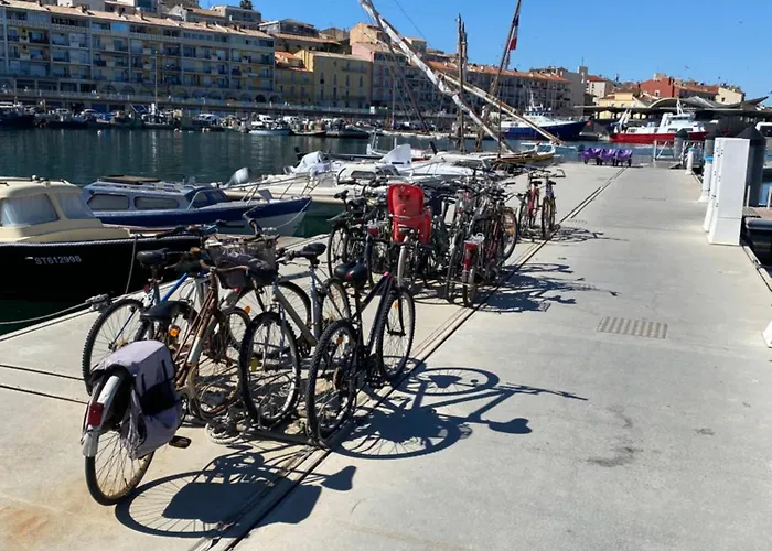 Nuitee A Bord De Danilou Un Voilier De 9.50m